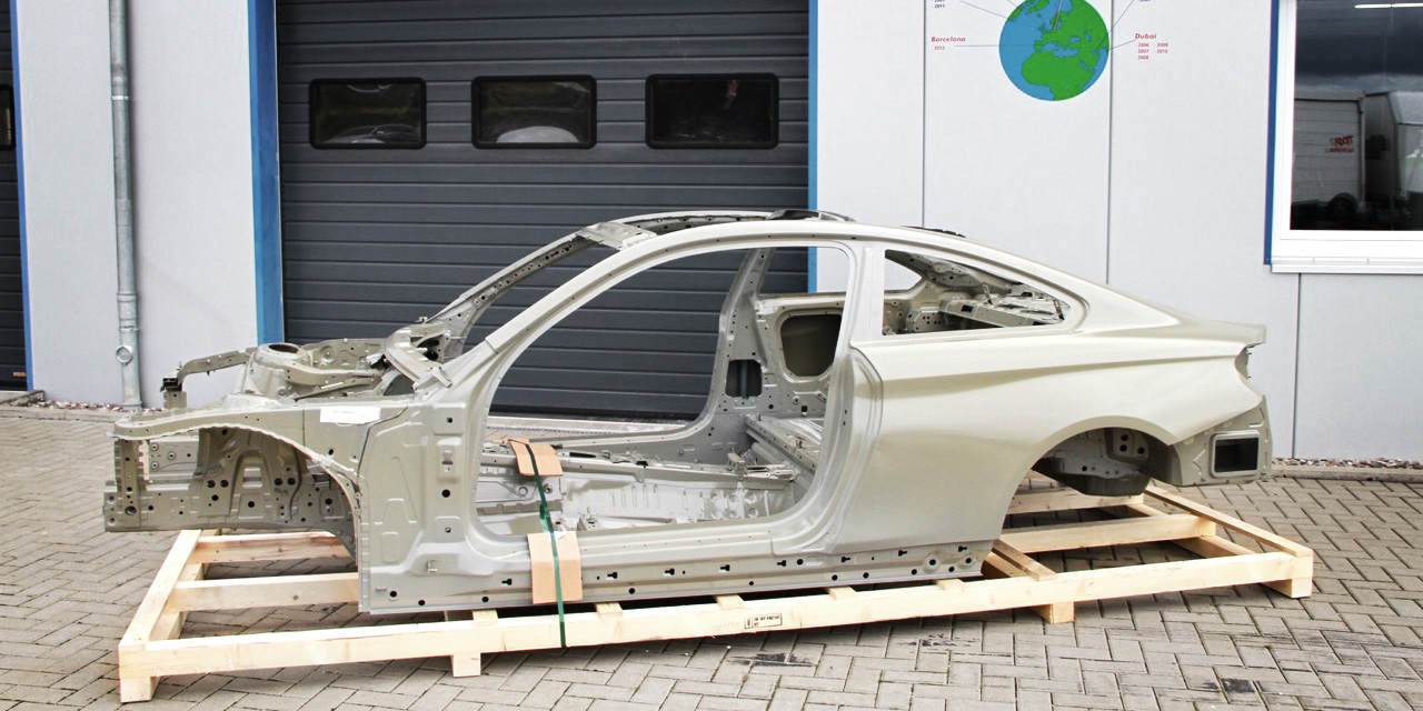 Werksneue BMW M4 Motorsportkarosserie zu verkaufen